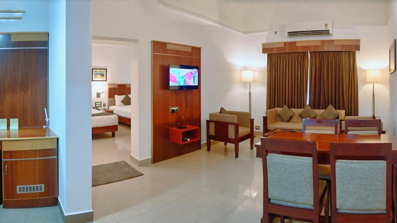 Contour Backwaters Hotel Resort & Convention Centre Ramankari Екстер'єр фото